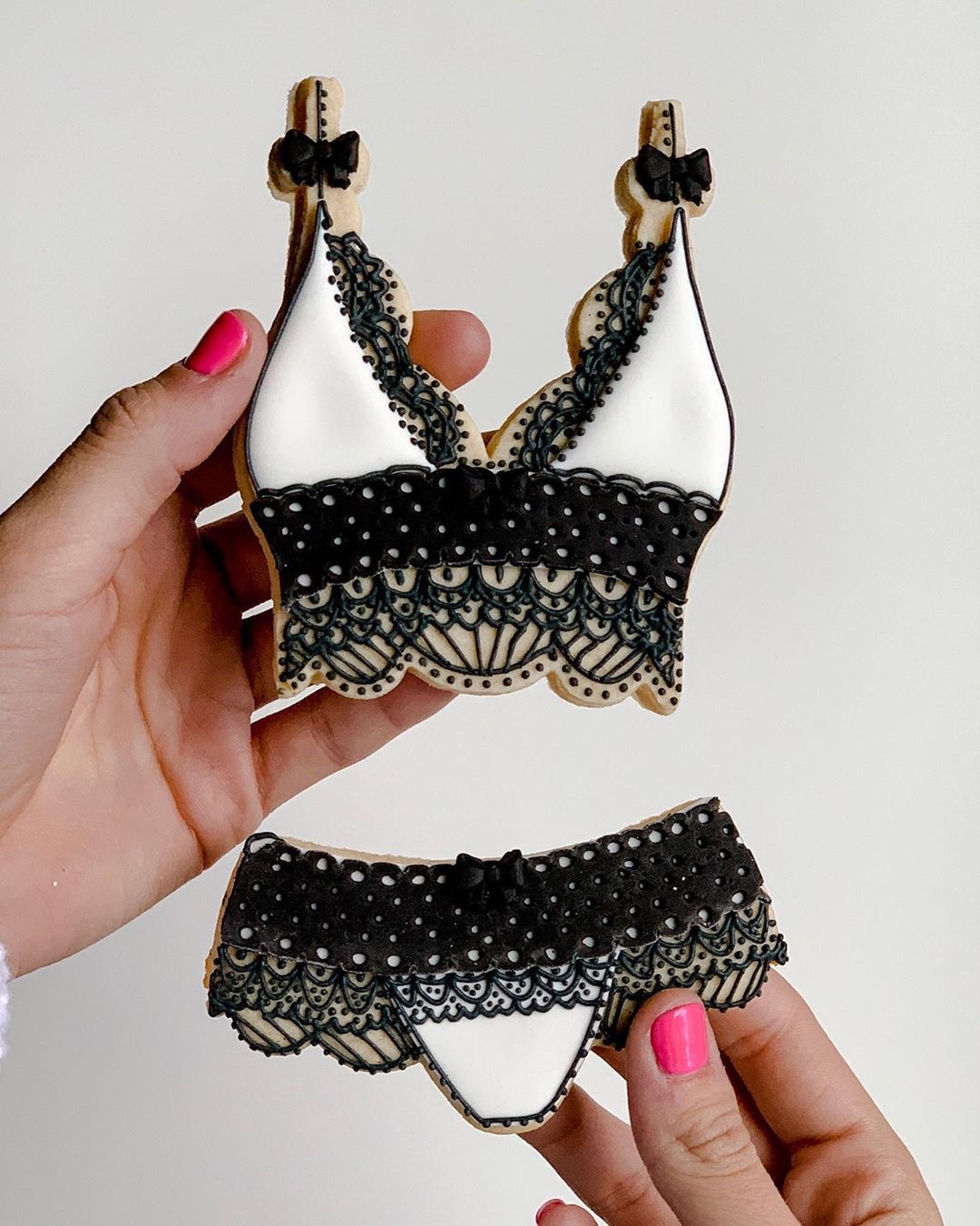 網(wǎng)紅內(nèi)衣巧克力裝飾